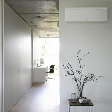 Condizionatore Daikin Emura 3 penta split 7000+7000+7000+7000+7000 BTU inverter A+ wifi unità esterna 7.8 kW Bianco