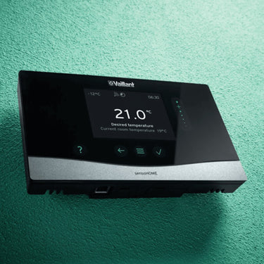 Caldaia a condensazione Vaillant EcoTEC intro 24 kW metano + Termostato SensoHome 380 - A+