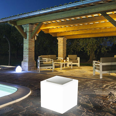 Cubo luminoso da giardino Arkema Iris SL  in resina LLDPE con pannello fotovoltaico
